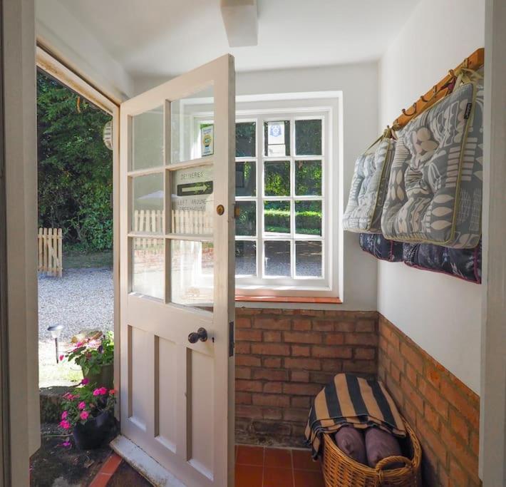 Landford'S Cottage, Your Retreat! Extérieur photo