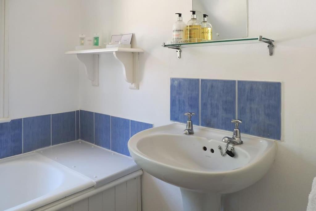 Landford'S Cottage, Your Retreat! Extérieur photo